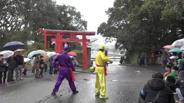 富岡稲荷神社　蛇踊り